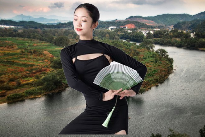 他下了飞机，结果下面几个精壮的男子直接拦住了他的去路