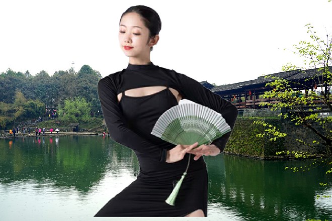 他身上背负着2000吨的重力，不可能还能站得起来的