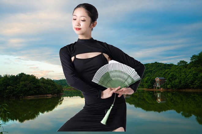 朱雀几乎是咆哮出来的，一股热浪随着她的愤怒爆发出去