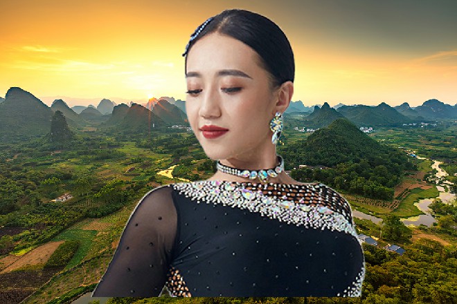 这风暴持续了十多秒，终于化成了蘑菇云，升上了天空