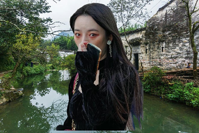 那咋办，我就这一身了，保安制服好像还在钱秘书那里呢