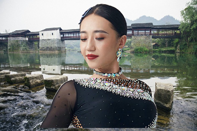 而看到她的模样，鬼王浑身一震，忽然间明白了什么