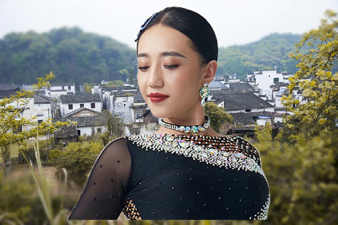 而罗芙的剑法左右开阖，越来越精妙，红色妖姬渐渐抵挡不住了