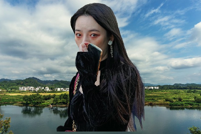 章文瑞的身体在空中慢慢碎开，但被斩断的只是他的残影