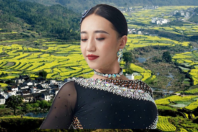 人影看了一眼四周的菩萨雕刻，时间差不多了，我也该走了