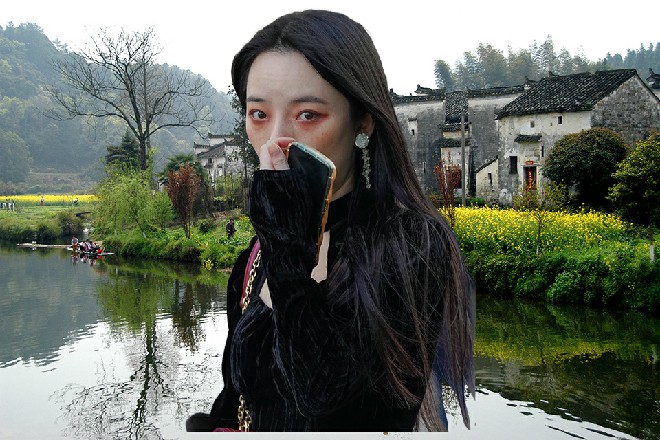宋妮给了伊轩一个抱歉的眼神，乖乖跟着兰胜男离开了