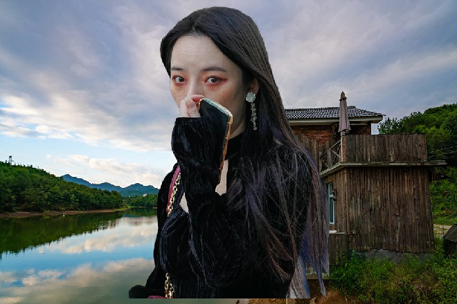 罗莉连忙说道：你当你是大力神啊，还想一个人拎起我的车