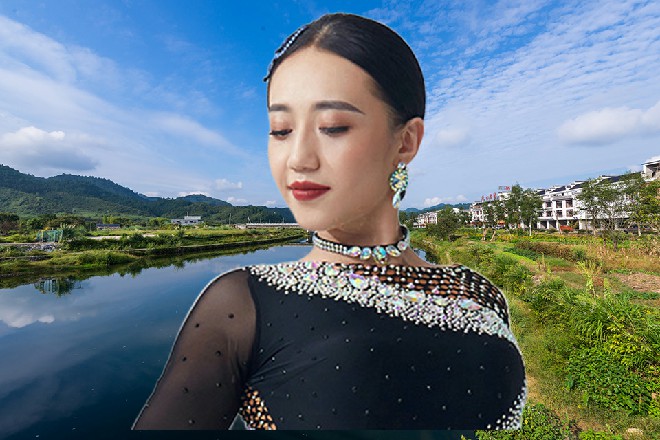 他身体在三个哀号声中化作了金光，融入到了红色妖姬的体内