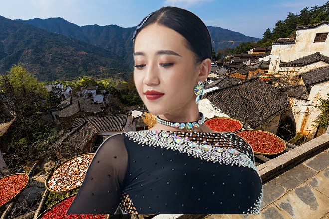 红色妖姬一路调侃着陈佳音，然后开车把她安全地送到了体育馆