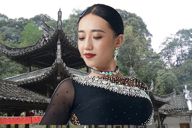 Abb点点头，然后说了一口流利的英语，连青梅都听不懂