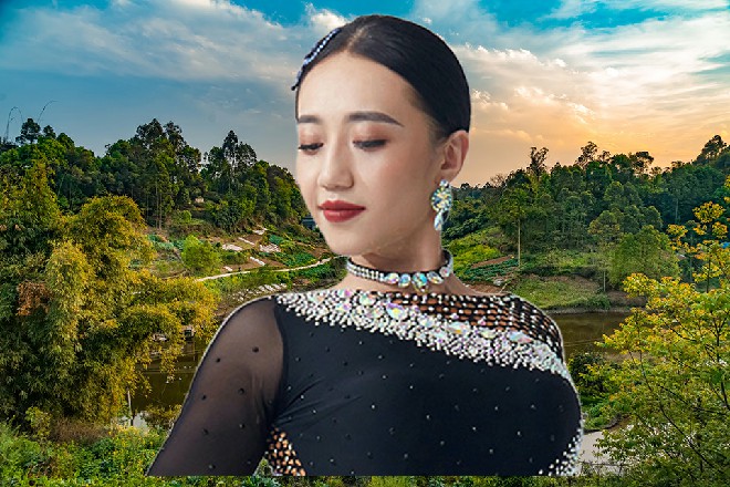 罗莉撇撇嘴，只有拥有过这些的人，才有资格说这样的话