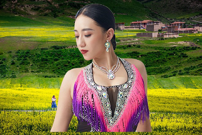 何燕担心诺曦S的安危，赶忙跑过来，一把拉住了诺曦S