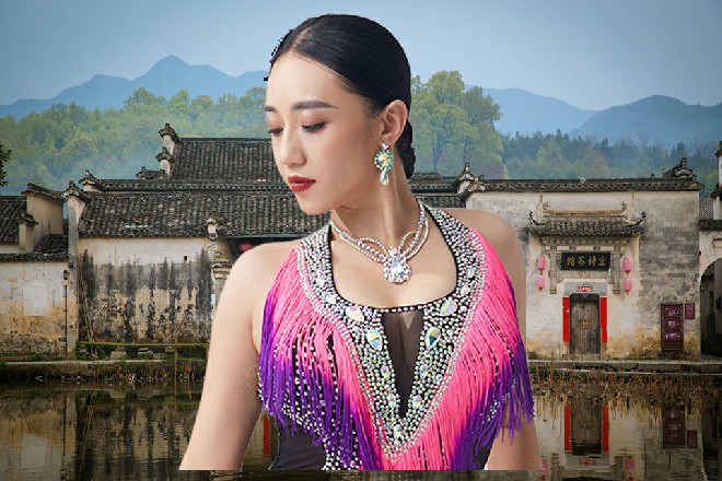 没等众人反应过来，若依已经撒开腿，在地面上飞奔起来