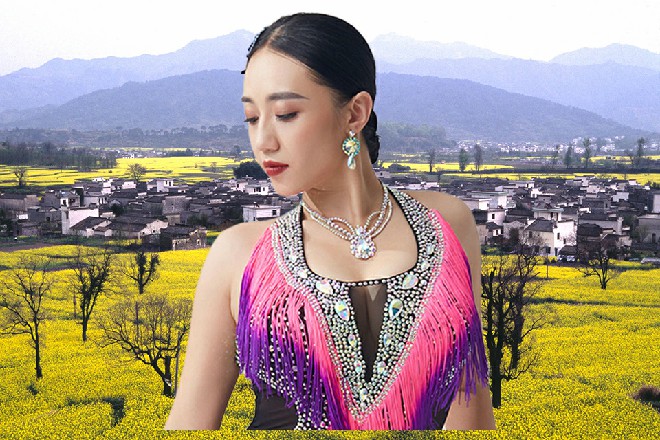霍莺莺点点头，女人的友谊嘛，其实没那么稳固的，