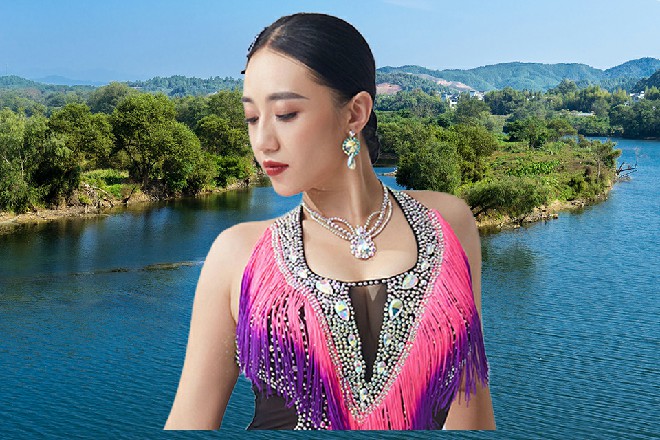 陈佳音倒是没那么惊慌，只要有诺曦S在，她就不担心