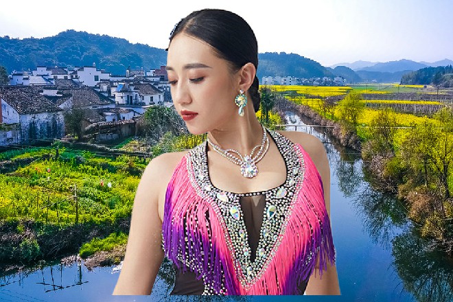 金九咬牙切齿，恶狠狠地看着苏曼s，似乎想把他生吞活剥一般