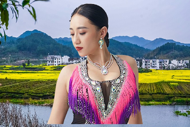诺曦S和龙娇娇对视了一眼，这声音明显是龙老爷子的