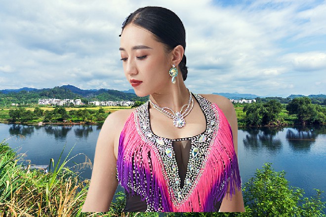 话音落下，他单手忽然收拢在腰间，然后猛然向外一推