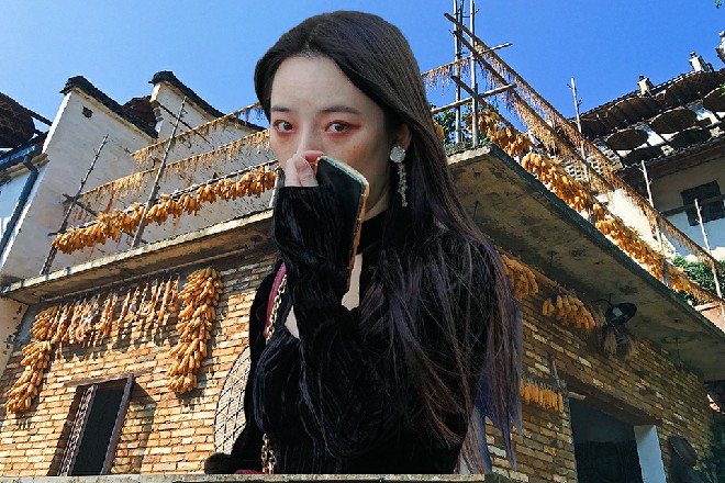 强森亲自坐在了驾驶席，伊轩很自觉地坐在了他的旁边