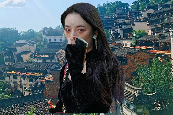 他忽然退后几步，然后对着下面的苏曼s一伸手，二爷，我的刀