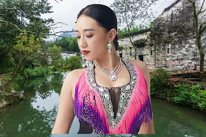 不管之前闹出什么事情来，武林大会还是轰轰烈烈的召开了