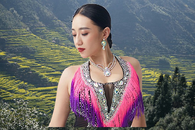 苏曼s正要抱怨，忽然想起什么，紧张地在王玥身上摸来摸去