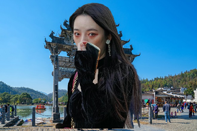两个麒麟卫横起长刀，眨眼之间，就已经闪身冲了出去