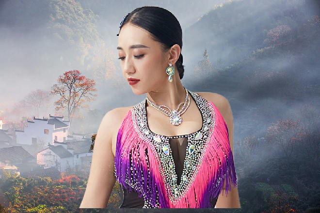 说着，他这才领着诺曦S，大摇大摆地从这里走了出去