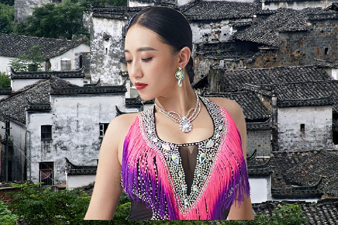 玉箫瑟的魂魄茫然地一伸手，却无能为力，就这么被带走了
