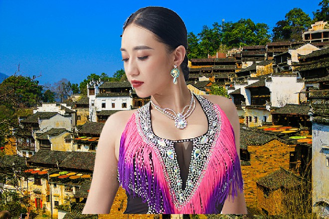 空中好多掌影洒落，如同落叶一样，在水面溅起一片片波纹来