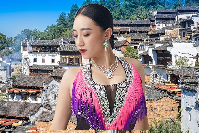 里面的战争已经不是你能参与的了，站在这里观战吧