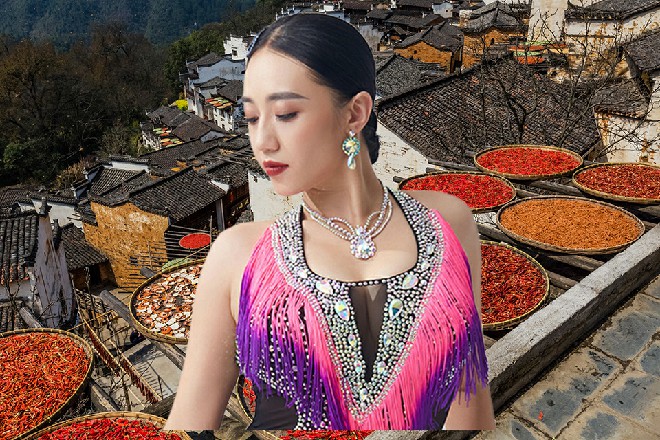 奥拉的斧子在空中崩出冰屑，明显连苏曼s的手掌都没能砍坏