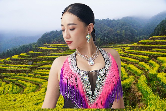 朱雀一转头，看到旁边的电线杆上贴着的一针见效的小广告