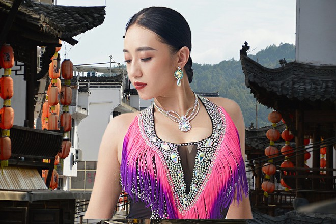 罗芙不知道该怎么办了，当持剑侍女，这个实在是太坑爹了