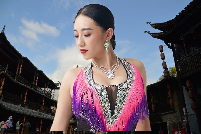 虽然对心脏压迫的很厉害，但苏曼s也不想败在这些和尚手里