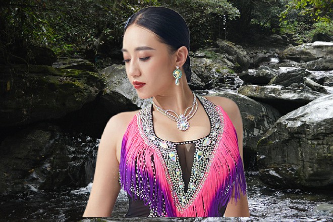 这叱咤风云的一代龙家家主，就这么死在了大海之中
