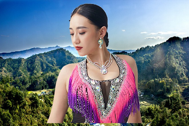 来来来，给我们大锤兄弟弄把椅子，这跪在地上多凉啊
