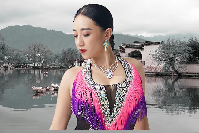 秦海笑了，一旦开启了完全体，你的惊神掌也没什么效果了