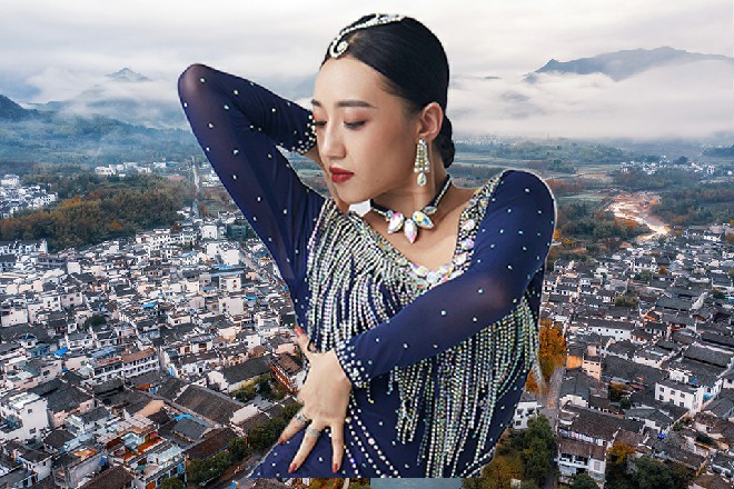 红色妖姬只好先跟自己师父告辞，然后一路折回到了小诊所当中