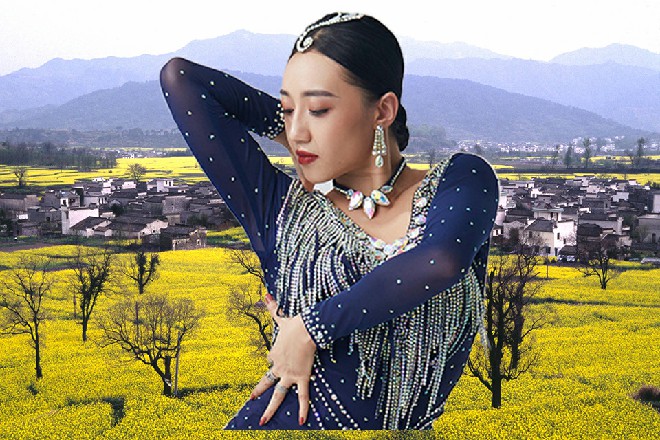 嗨，我哪有啥工作啊，天天就四处混混，有啥就吃口啥