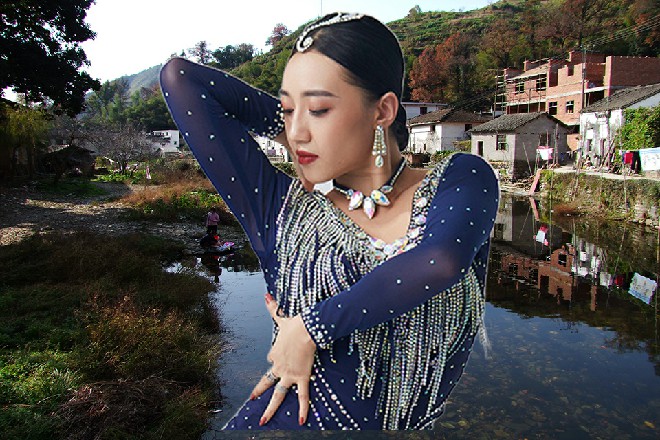 刘上尉说着，身上微微释放出了真气，冲击开周围的雨点