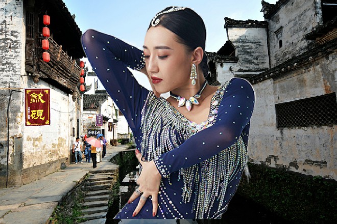 这人影突然伸出一只手，直接把银针攥在了手里，然后讥讽道