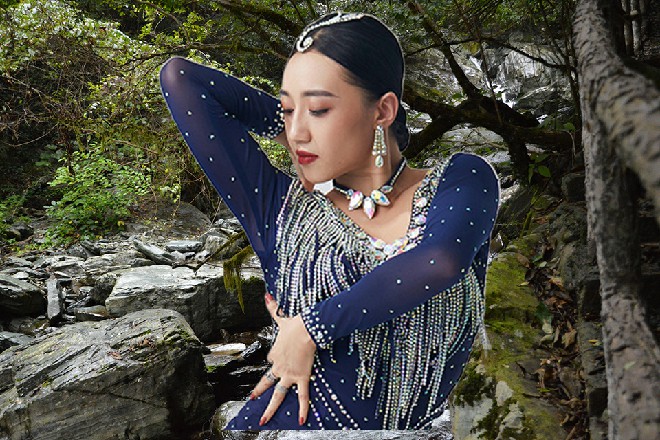龙娇娇永远记得那一天，伊轩被扫地出门，打出了龙家