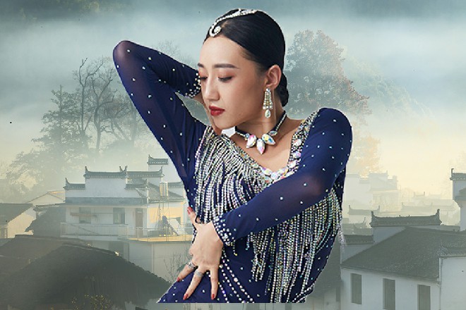 我给它喂了好多天材地宝，你看，它已经快成为四翅了