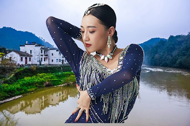 说着，惠子手中的地狱炎魔刀，直接刺向了巨龙的脖颈
