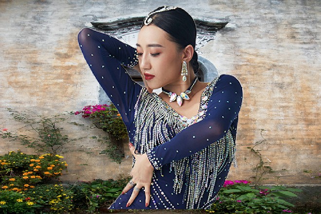 明明是那个女娃想伤老夫，只不过实力太差，被老夫反伤而已