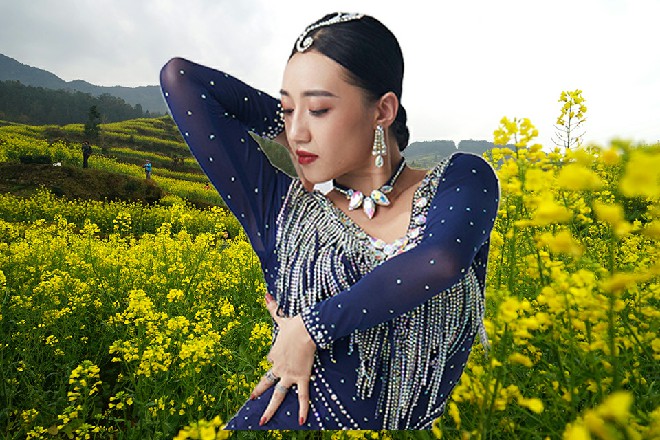 红色妖姬对这个卖萌妹无可奈何，他丢了太妃糖，转身回了诊所