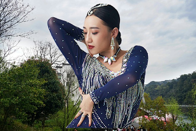 伊轩正想跟龙先生询问下的时候，发现龙先生也不见了