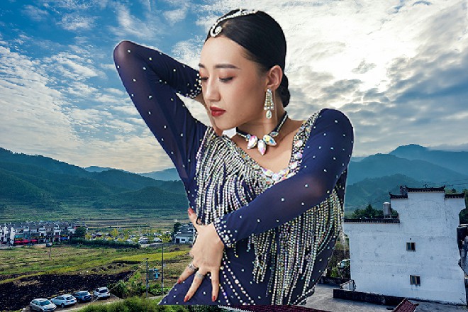 背心男跟着旁边两个狐朋狗友一起大笑起来，风花影面色苍白