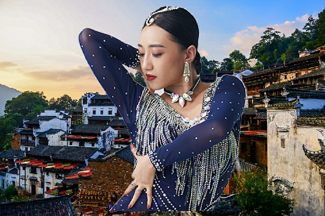 这时候警察也消防员也都赶了过来，把这些纵火犯给关了起来